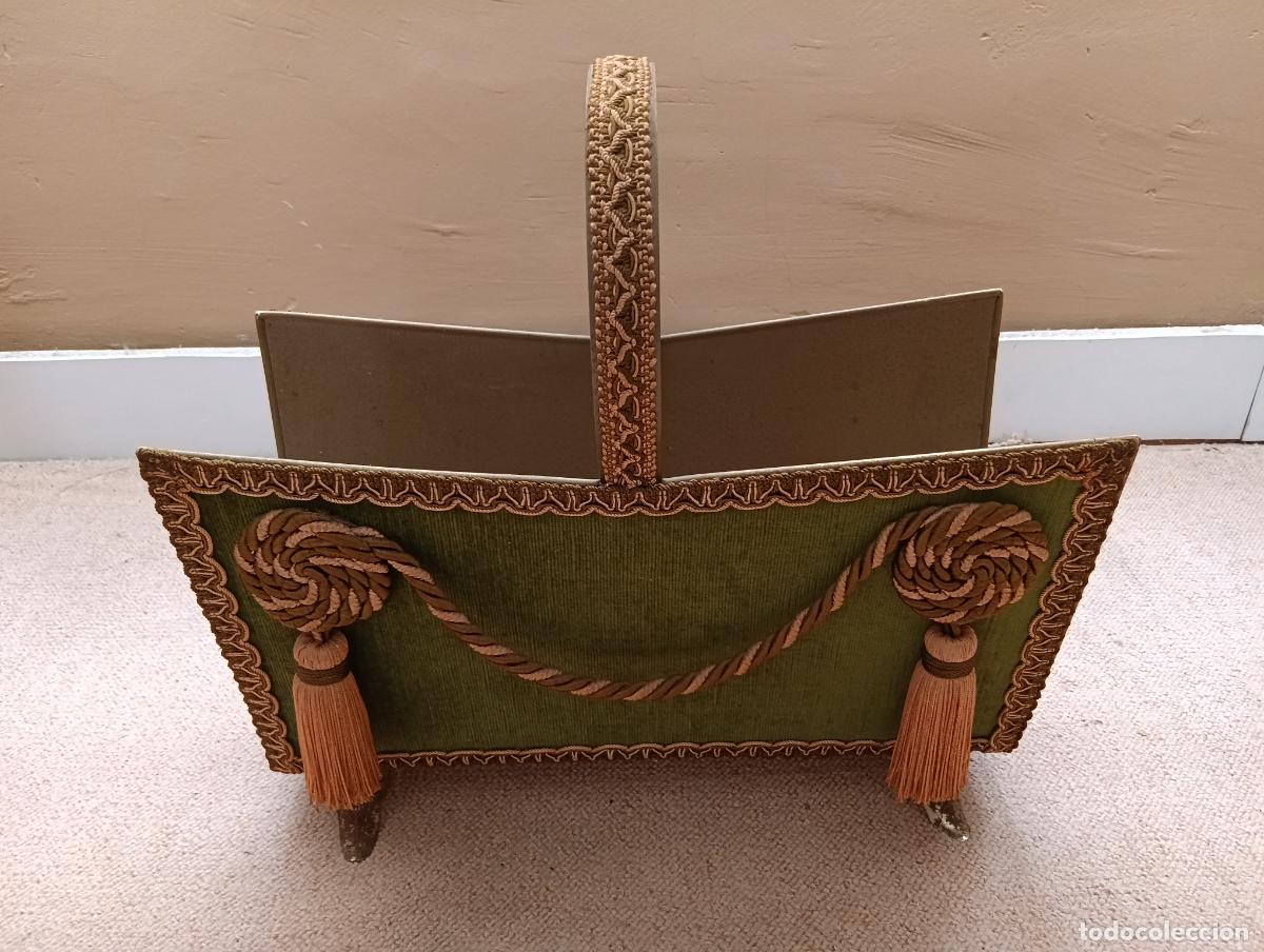 Antig&uuml;edades: Revistero Vintage Estilo Knole / Hollywood Regency - Metal Tapizado Terciopelo Verde y Borlas
