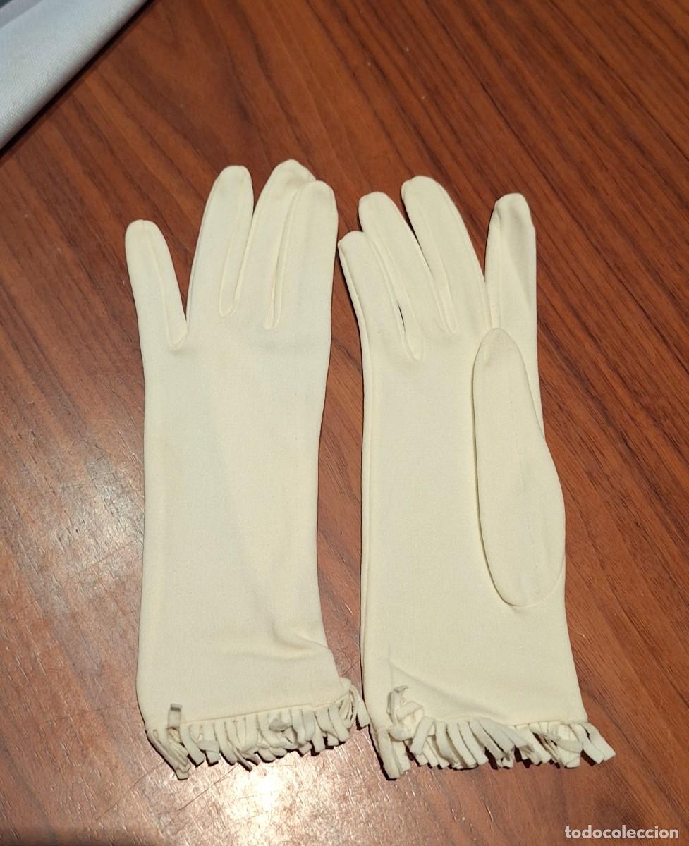 Antig&uuml;edades: Guantes blancos de algod&oacute;n el&aacute;stico