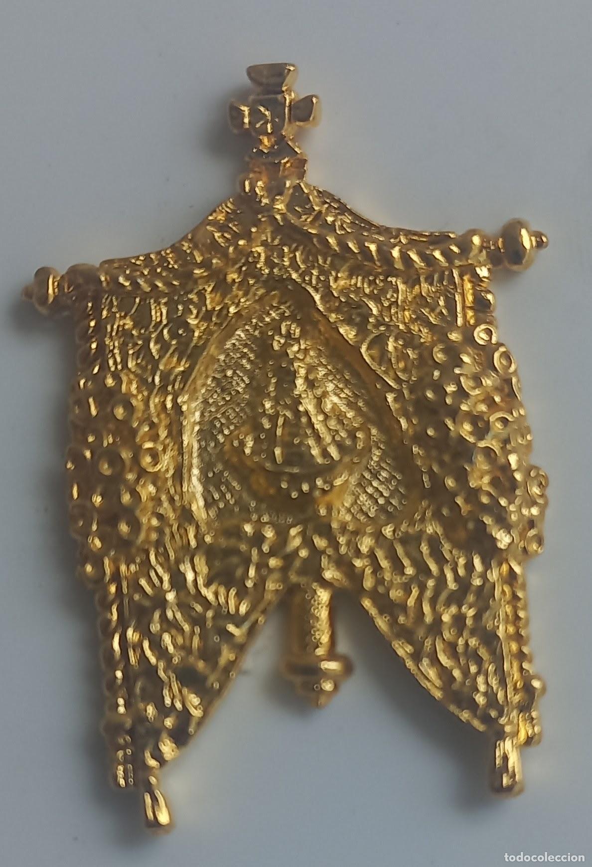 Antig&uuml;edades: MADRID. 33. ESTANDARTE DE HERMANDAD ROCIERA. VIRGEN DEL ROCIO MINIATURA INSIGNIA.