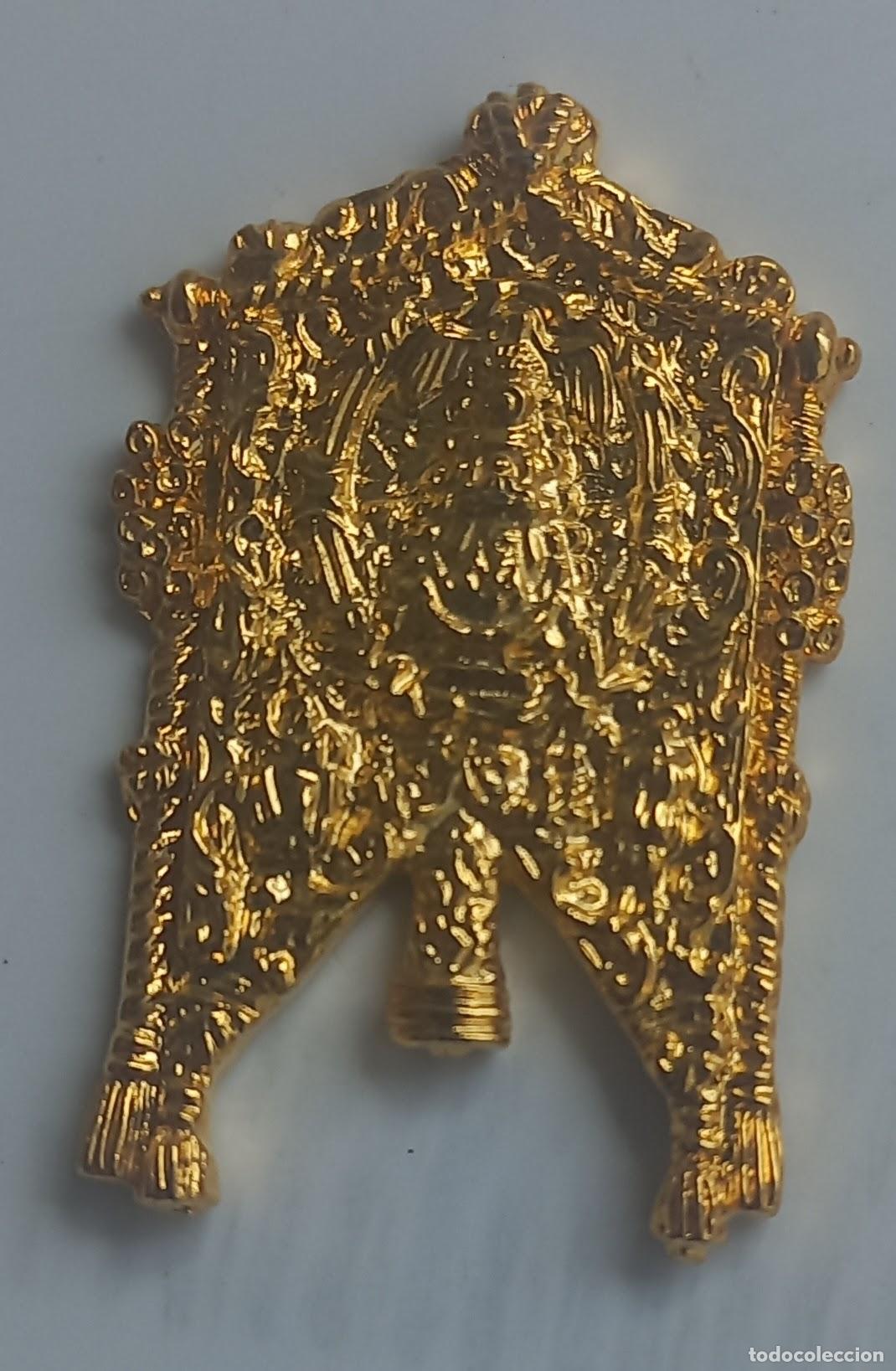 Antig&uuml;edades: VALENCIA. 81. ESTANDARTE DE HERMANDAD ROCIERA. VIRGEN DEL ROCIO MINIATURA INSIGNIA.