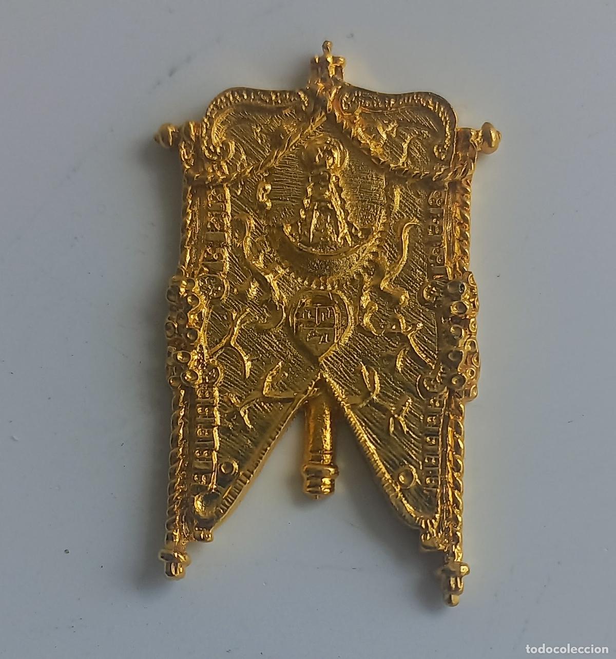 Antig&uuml;edades: PUNTA UMBRIA. 34. ESTANDARTE DE HERMANDAD ROCIERA. VIRGEN DEL ROCIO MINIATURA INSIGNIA.