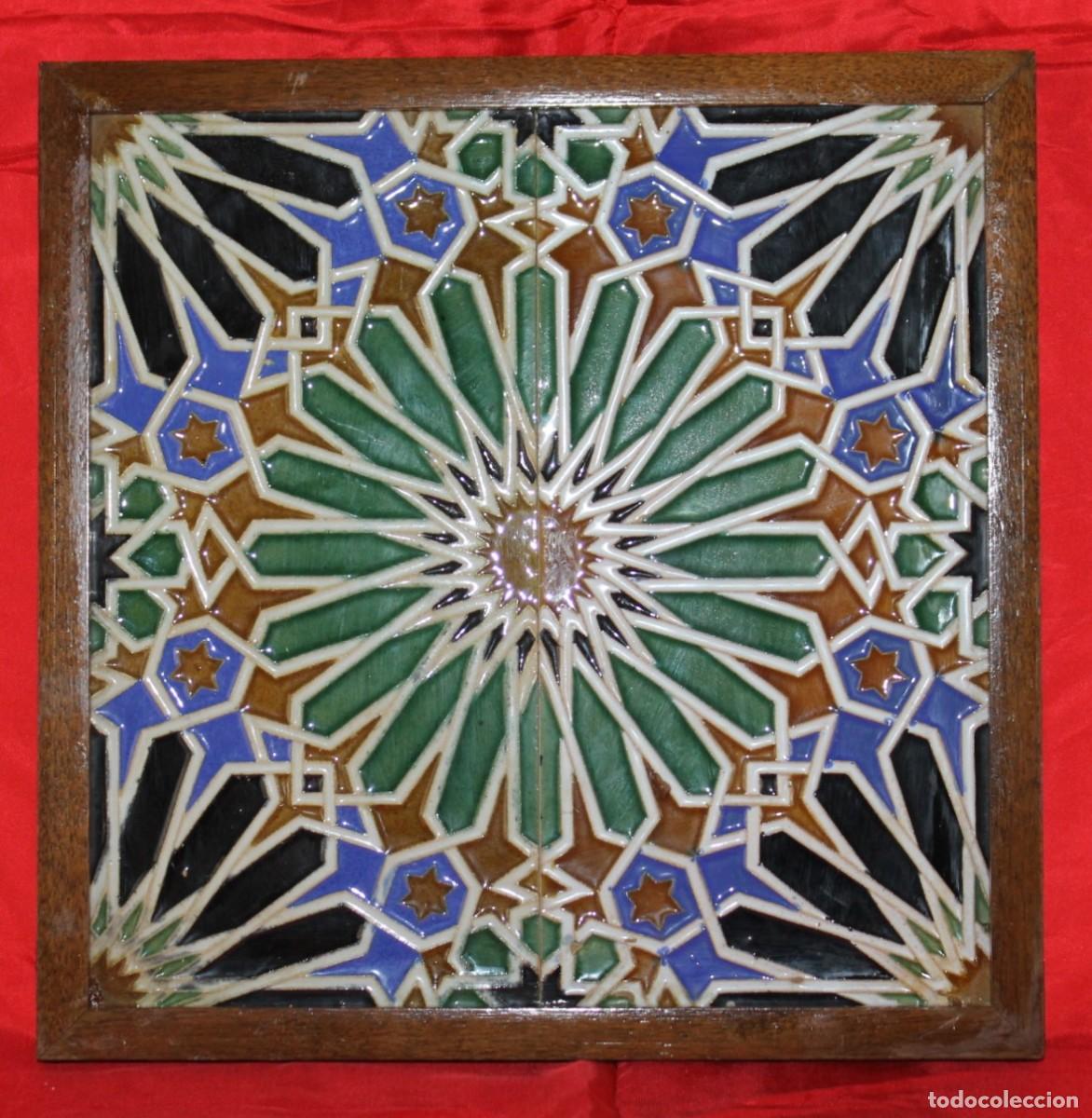 Antig&uuml;edades: Dos azulejos antiguos de Triana en cer&aacute;mica esmaltada a la cuerda seca. Enmarcados.