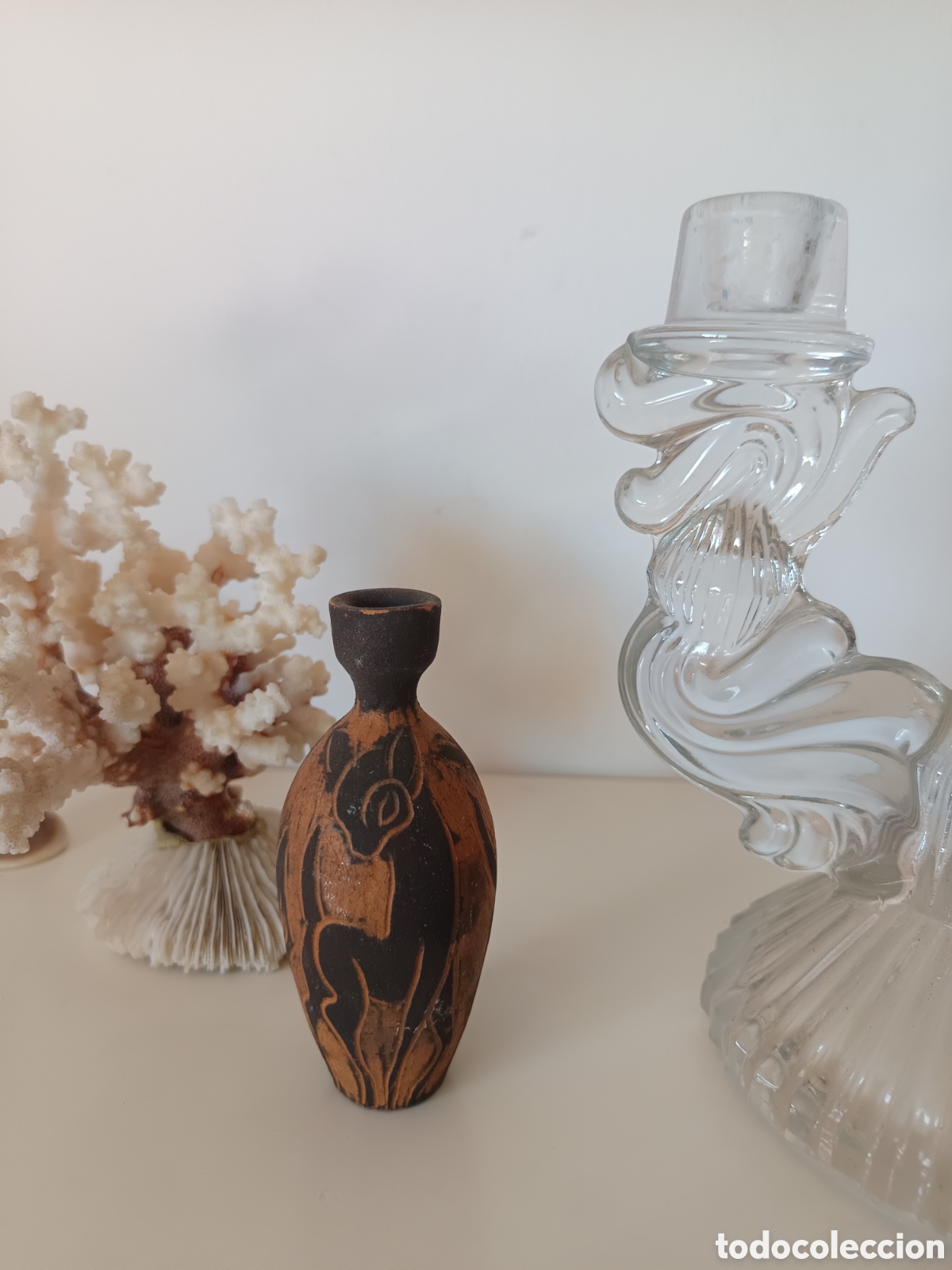 Antiguidades: Jarr&oacute;n en terracota o barro esgrafiado de Cuenca con motivo de ciervo firmado Andres