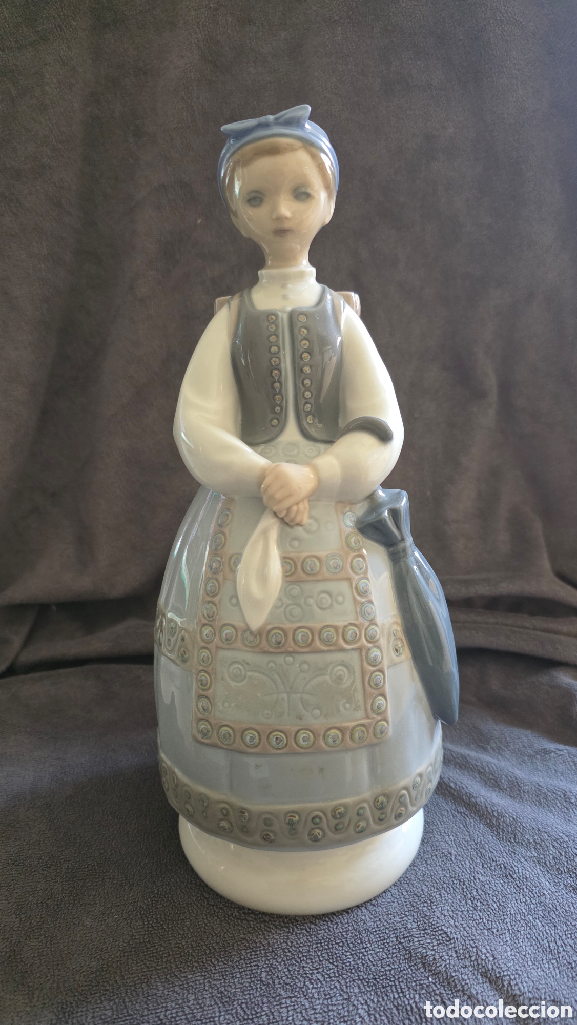 Antig&uuml;edades: Figura aldeana porcelana lladro