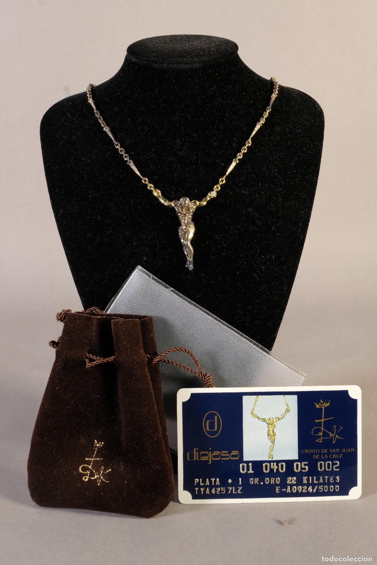 Antig&uuml;edades: SALVADOR DAL&Iacute;. Collar Cristo de San Juan de la Cruz en plata con ba&ntilde;o de oro 22K