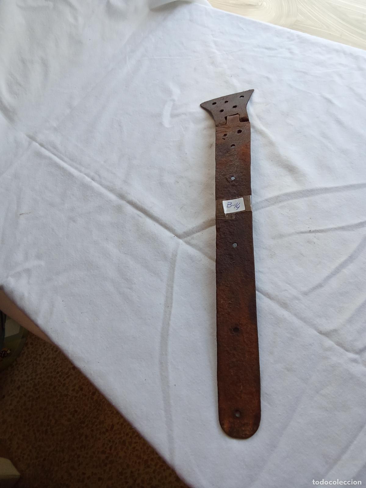 Antig&uuml;edades: Antigua bisagra ancha porton S. XIX B-14 Caja Bisagras