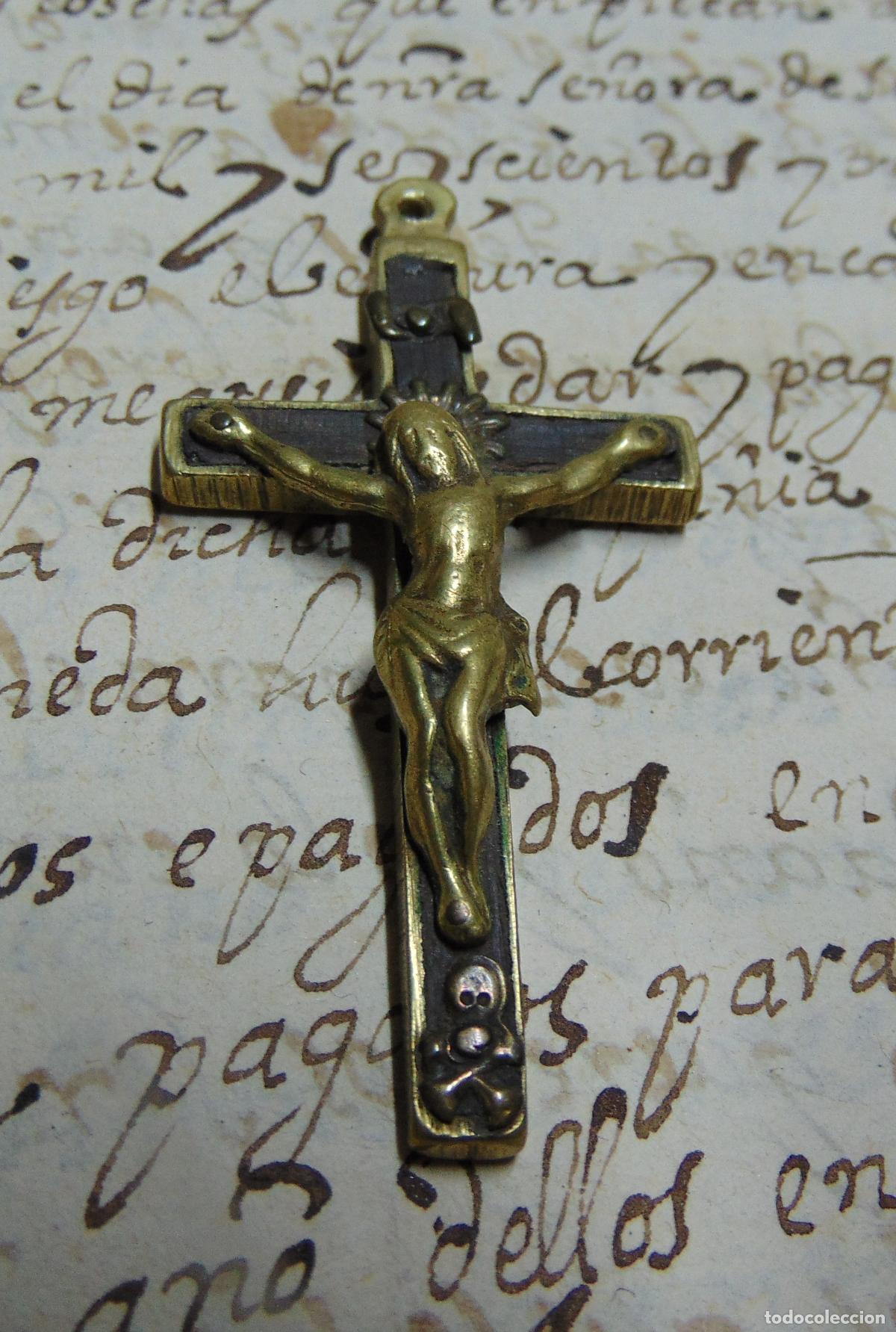 Antig&uuml;edades: ANTIGUO CRUCIFIJO PECTORAL FINALES S. XIX, MADERA OSCURA Y LATON, 7x3,3CM