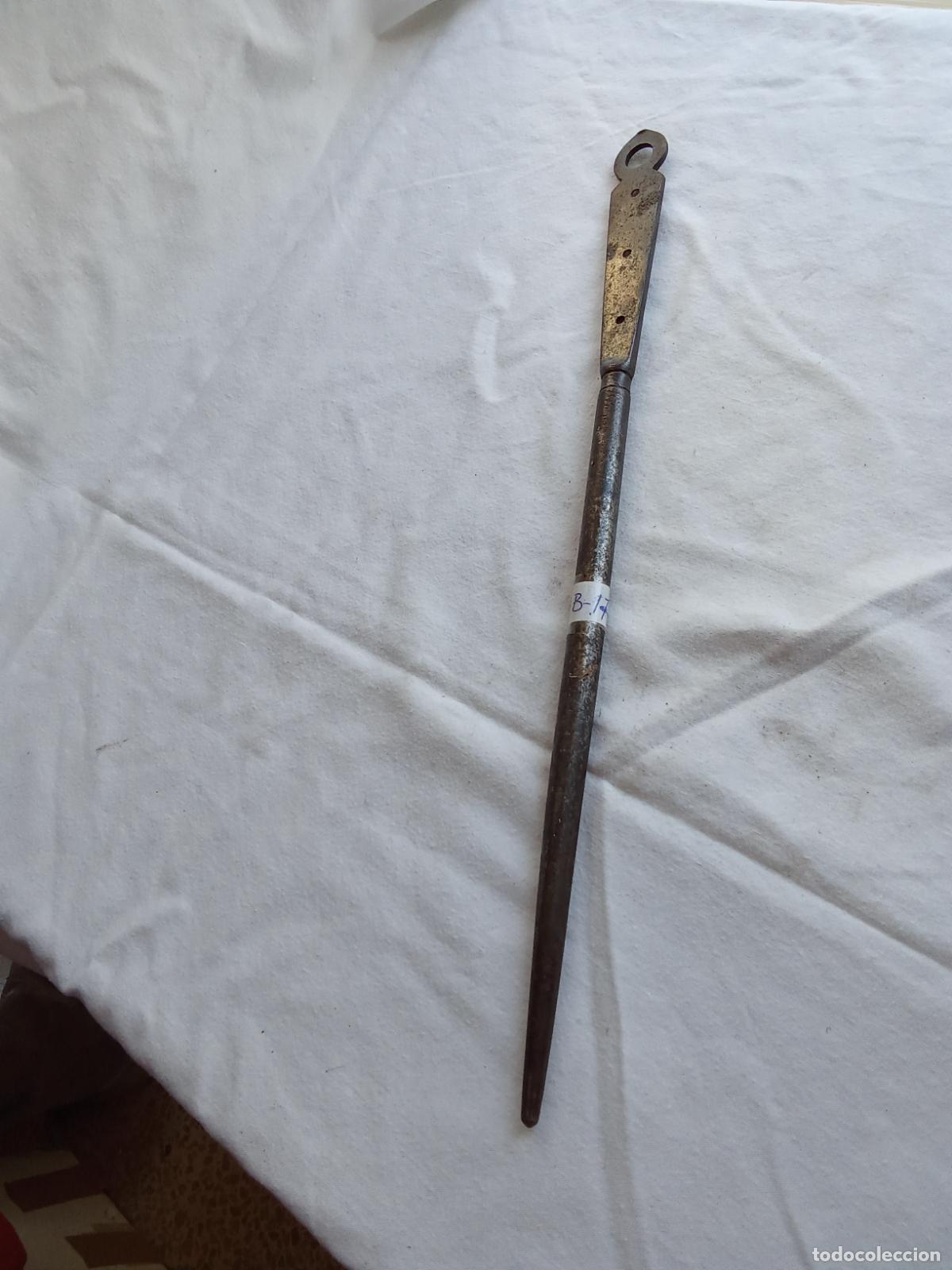 Oggetti Antichi: Antiguo y fino atizador de forja para brasero S.XIX B-17 Caja bisagras