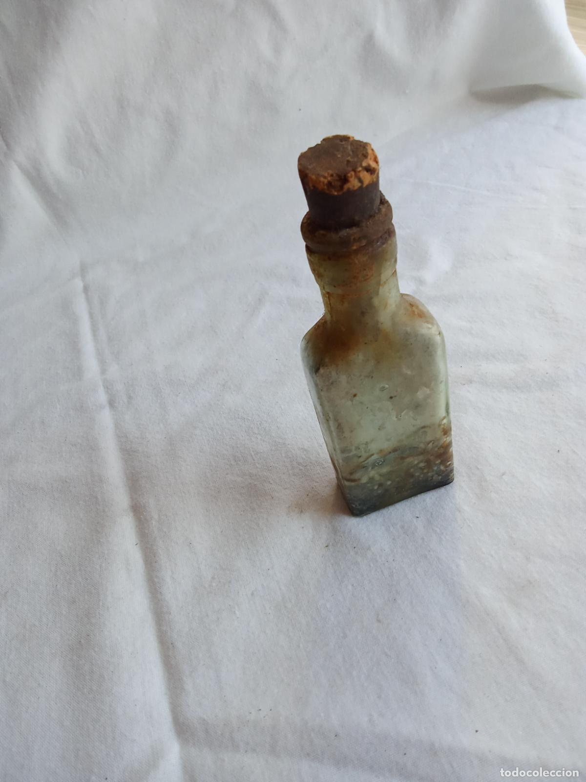 Antig&uuml;edades: Antigua y bonita botella o Frasco Farmacia. Vitrina 17
