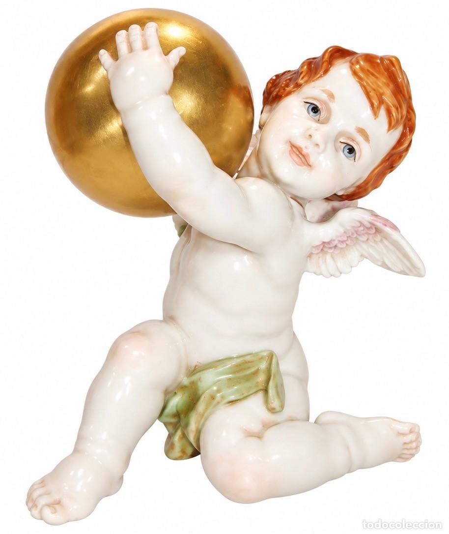 Antiguidades: &Aacute;ngel Infantil con Esfera Dorada &middot; Porcelana Algora &middot; ca. 1960&ndash;1980