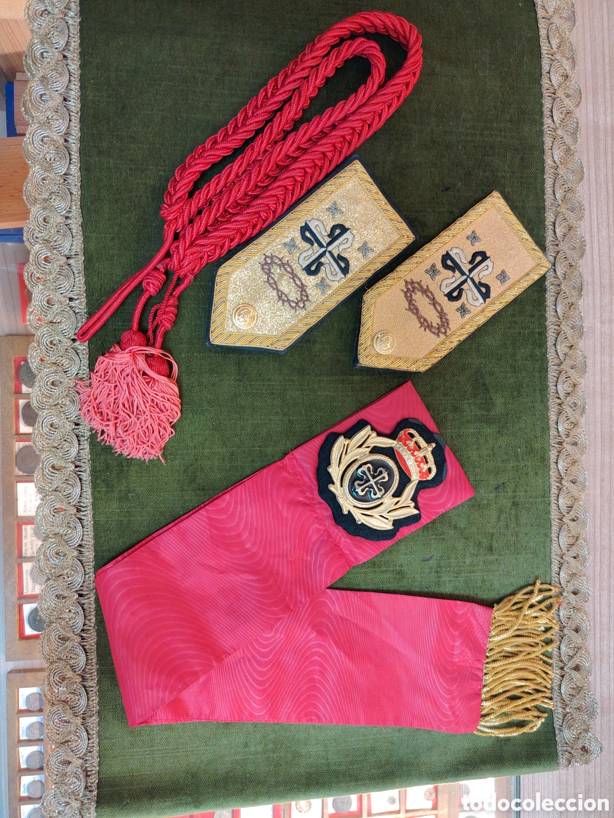 Antig&uuml;edades: CONJUNTO PARA UNIFORME DE GALA PROCESIONAL - Foto 2