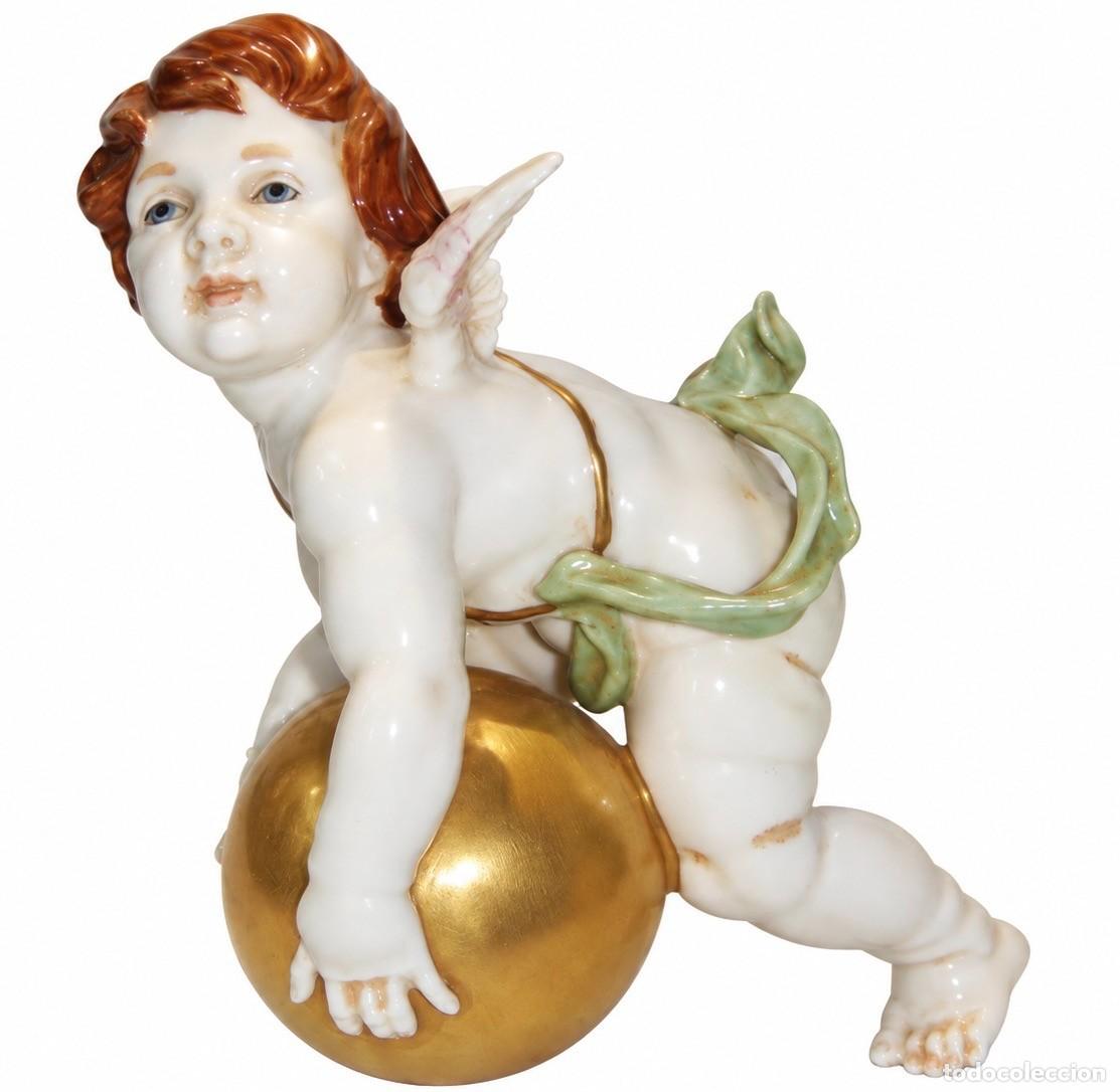 Antig&uuml;edades: &Aacute;ngel Infantil con Esfera Dorada &middot; Porcelana Algora &middot; ca. 1960&ndash;1980