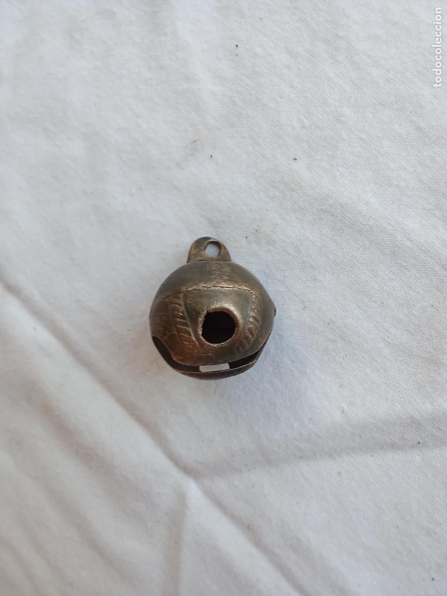 Antig&uuml;edades: Antiguoa cascabel de bronce, funciona. Cesto llaves - Foto 1