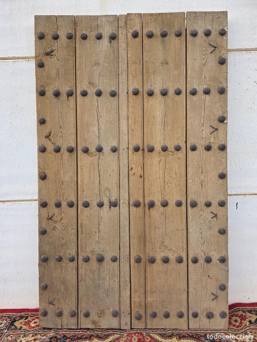 Antig&uuml;edades: Port&oacute;n antiguo de clavos de doble hoja