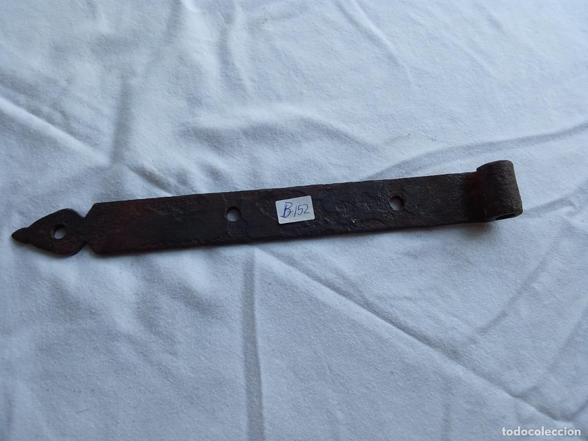 Antig&uuml;edades: Antigua bisagra de port&oacute;n B-152. Caja bisagras