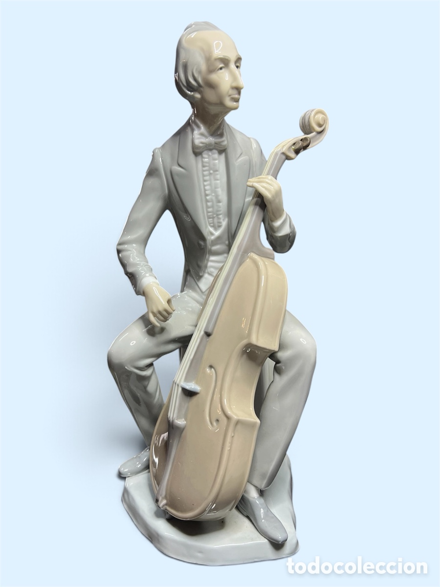 Antig&uuml;edades: Figura Violonchelista de Lladr&oacute; (Ref. 4651) - Salvador Furi&oacute; - Leer descripci&oacute;n