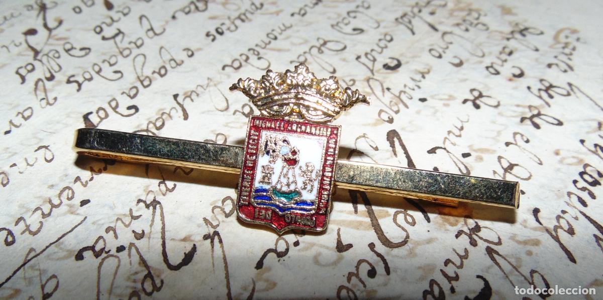 Antig&uuml;edades: PISACORBATAS DORADO CON ESCUDO, NUEVO