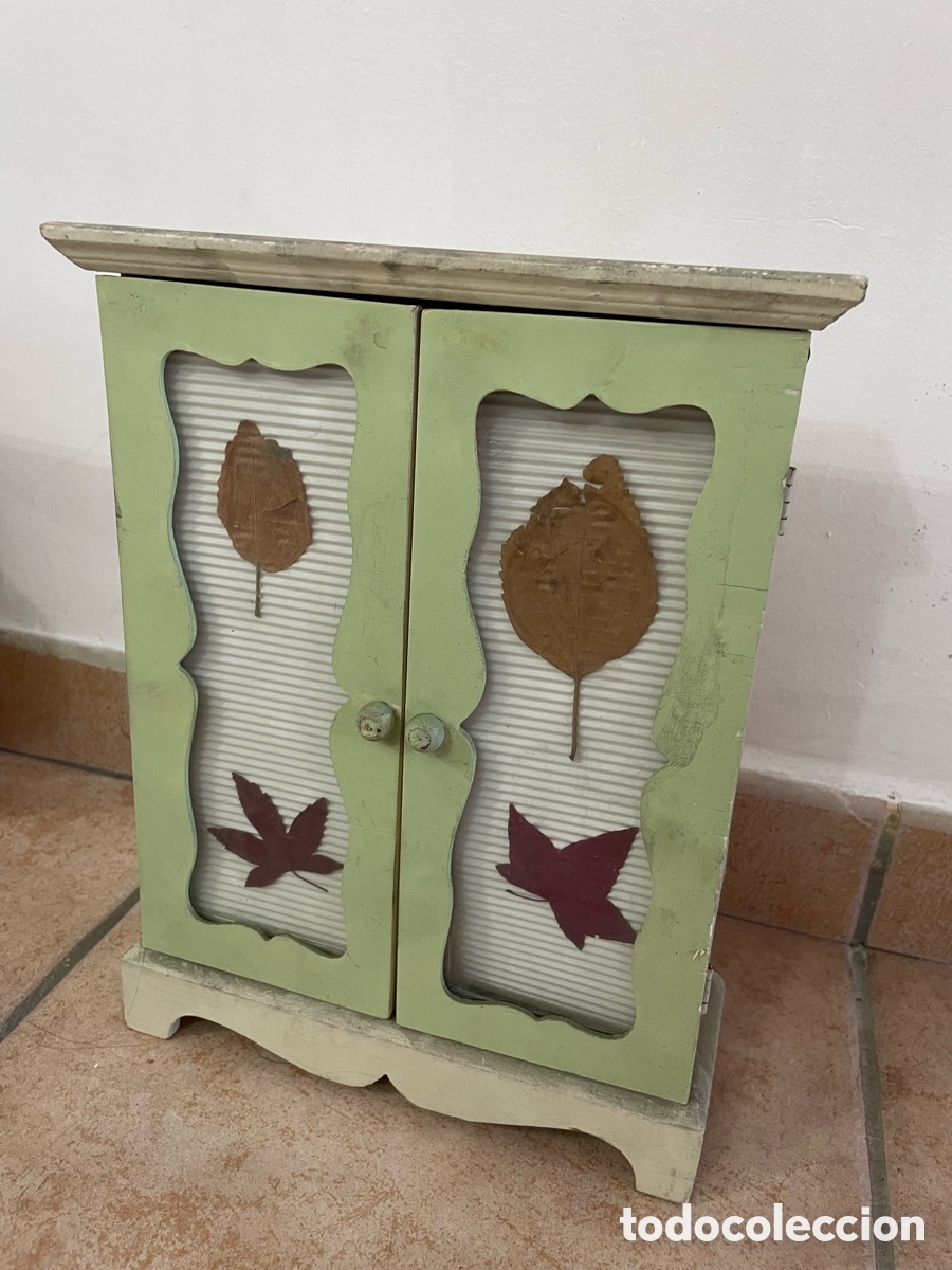 Antig&uuml;edades: Armario vitrina de madera peque&ntilde;o