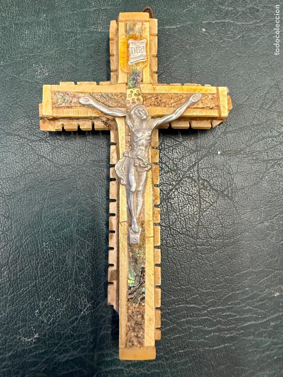 Antig&uuml;edades: ANTIGUO CRISTO CRUCIFICADO DE METAL CON CRUZ DE MADERA - MEDIDA 11X6,5 CM - RELIGIOSO