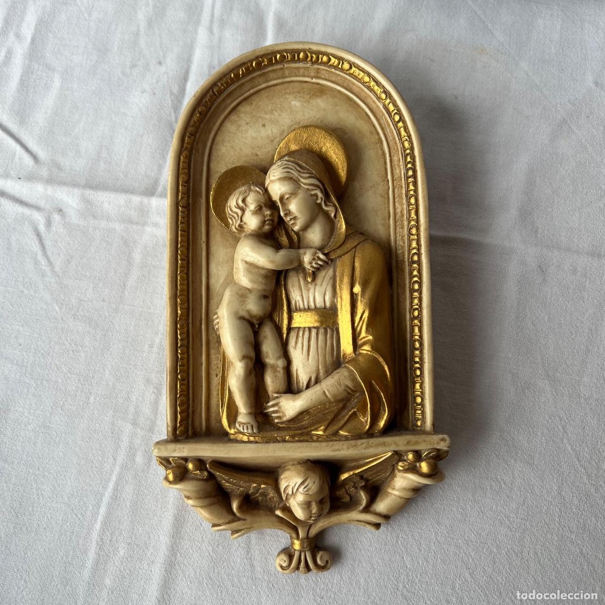 Antig&uuml;edades: Relieve Hornacina de la Virgen con el Ni&ntilde;o y Querub&iacute;n. Alabastro Aglomerado y Pan de Oro sobre Tabla