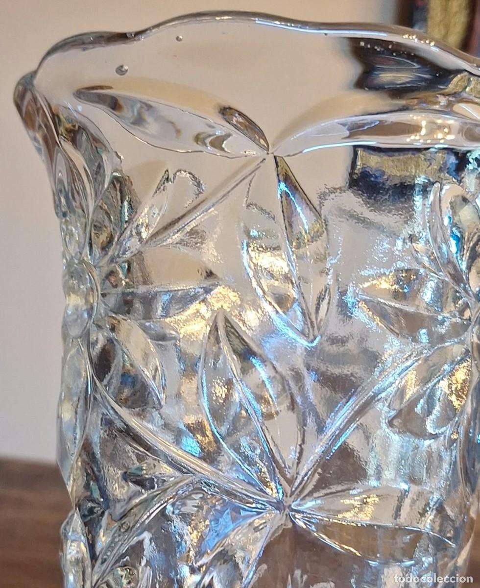 Antig&uuml;edades: Dos Exquisitos Jarrones de Cristal Prensado