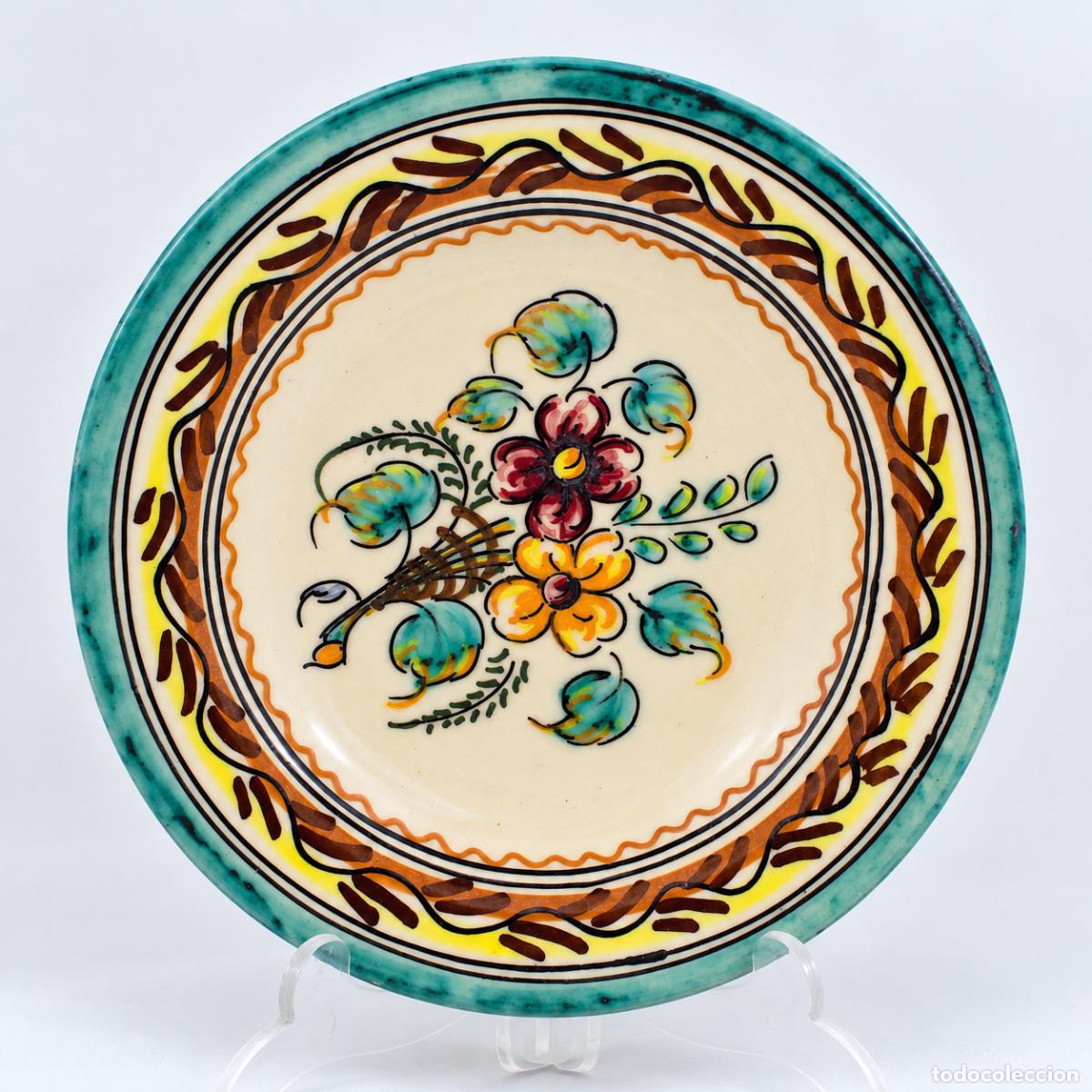 Antig&uuml;edades: Plato pintado a mano para colgar Ceramica M.G. Lagartera Toledo Ramo de Flores Rosas