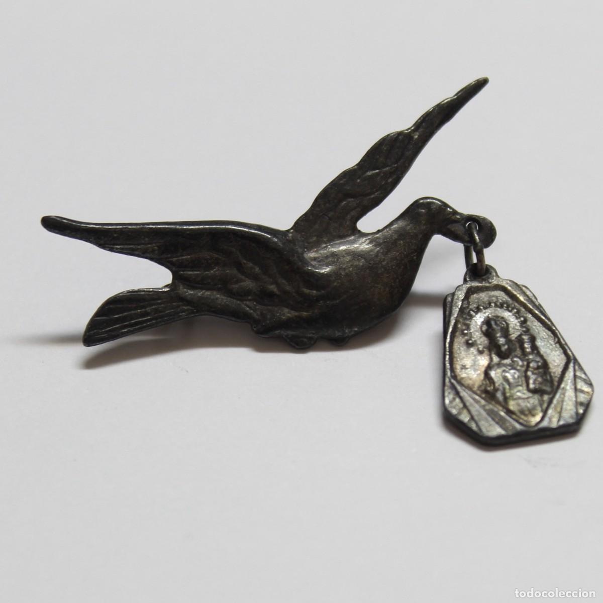 Antig&uuml;edades: Broche Religioso Paloma Esp&iacute;ritu Santo con Medalla Virgen con Ni&ntilde;o c.1940s