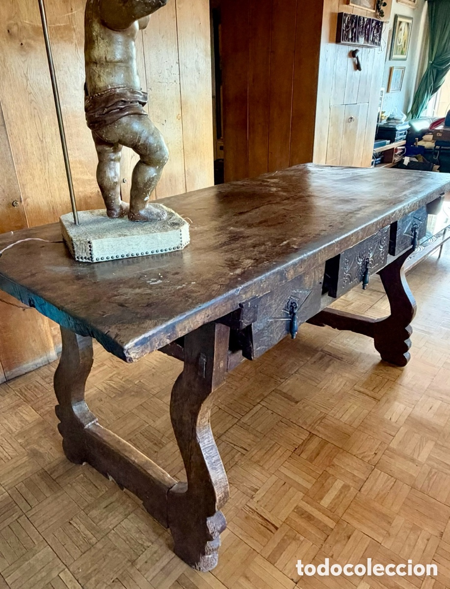 Antig&uuml;edades: Antigua Mesa Castellana de Madera Maciza con Cajones y Fiadores de Hierro