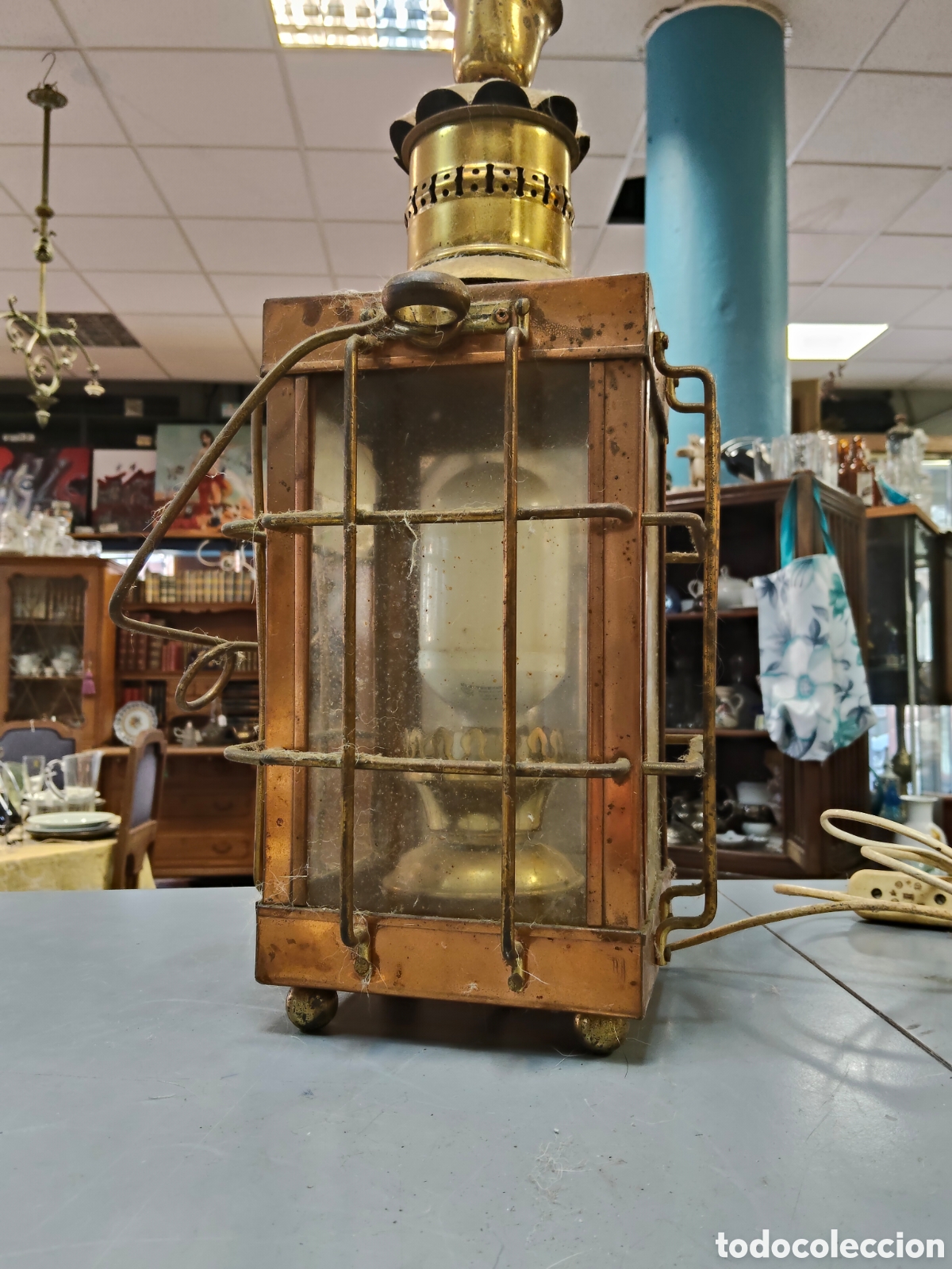 Antig&uuml;edades: Farol mar&iacute;timo de cobre y lat&oacute;n, dise&ntilde;ado originalmente como l&aacute;mpara de carga o de cubierta