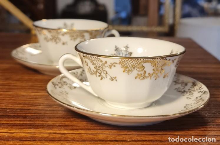 Antig&uuml;edades: Dos tazas de caf&eacute; y platillo, porcelana de Limoges C.G., dorado y ave del para&iacute;so pol&iacute;cromo