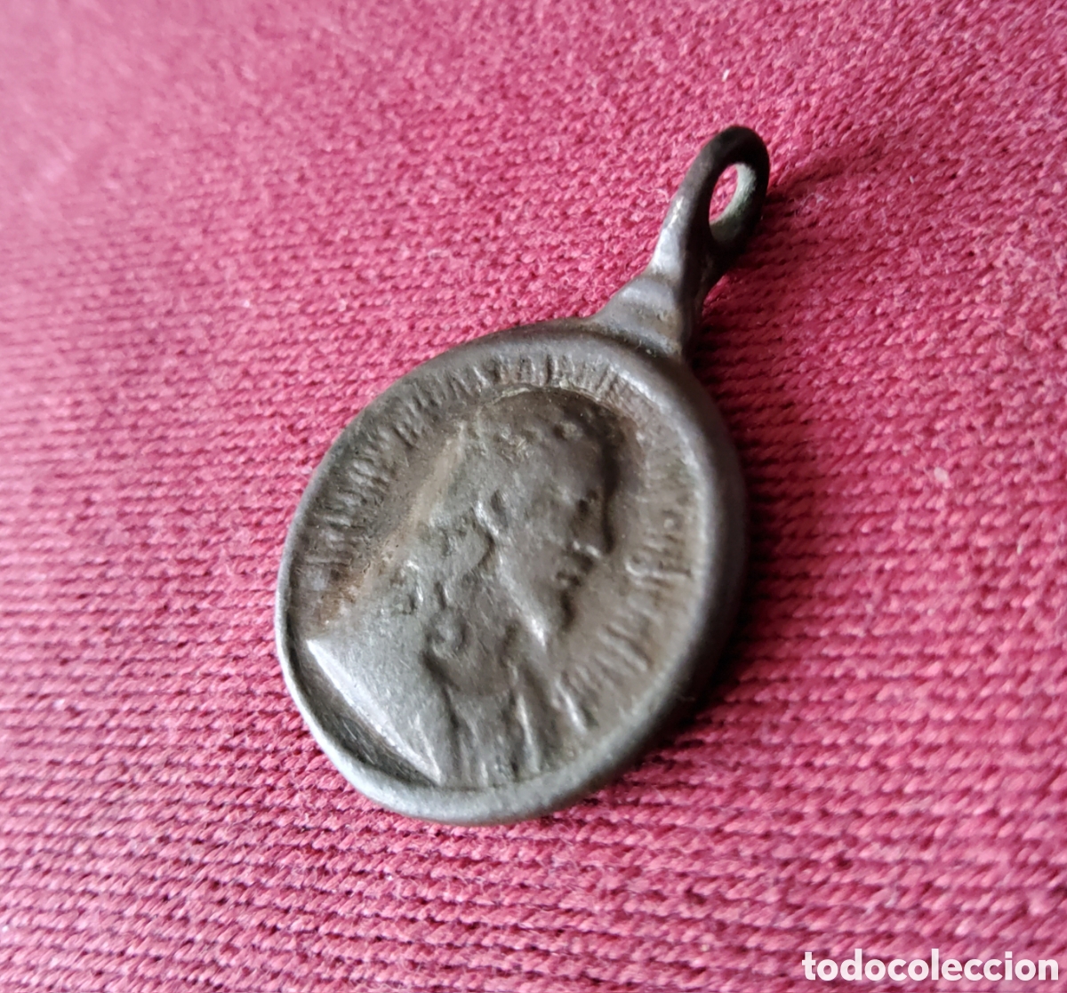 Antig&uuml;edades: ANTIGUA MEDALLA DE BRONCE, DE JES&Uacute;S Y LA VIRGEN MARIA, CON ANILLA VUELTA, SIGLO XVIII