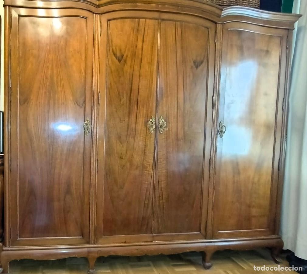 Antig&uuml;edades: Armario ropero dormitorio de nogal