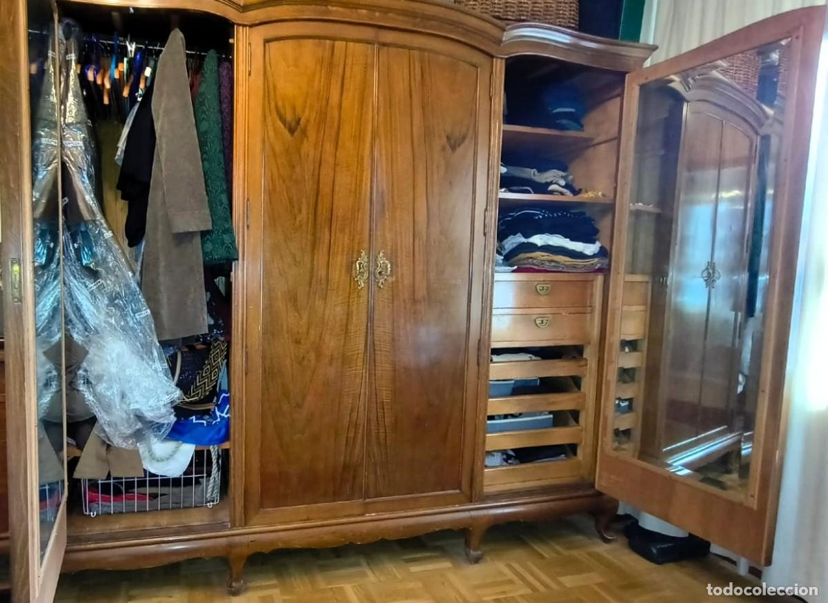 Antig&uuml;edades: Armario ropero dormitorio de nogal - Foto 2