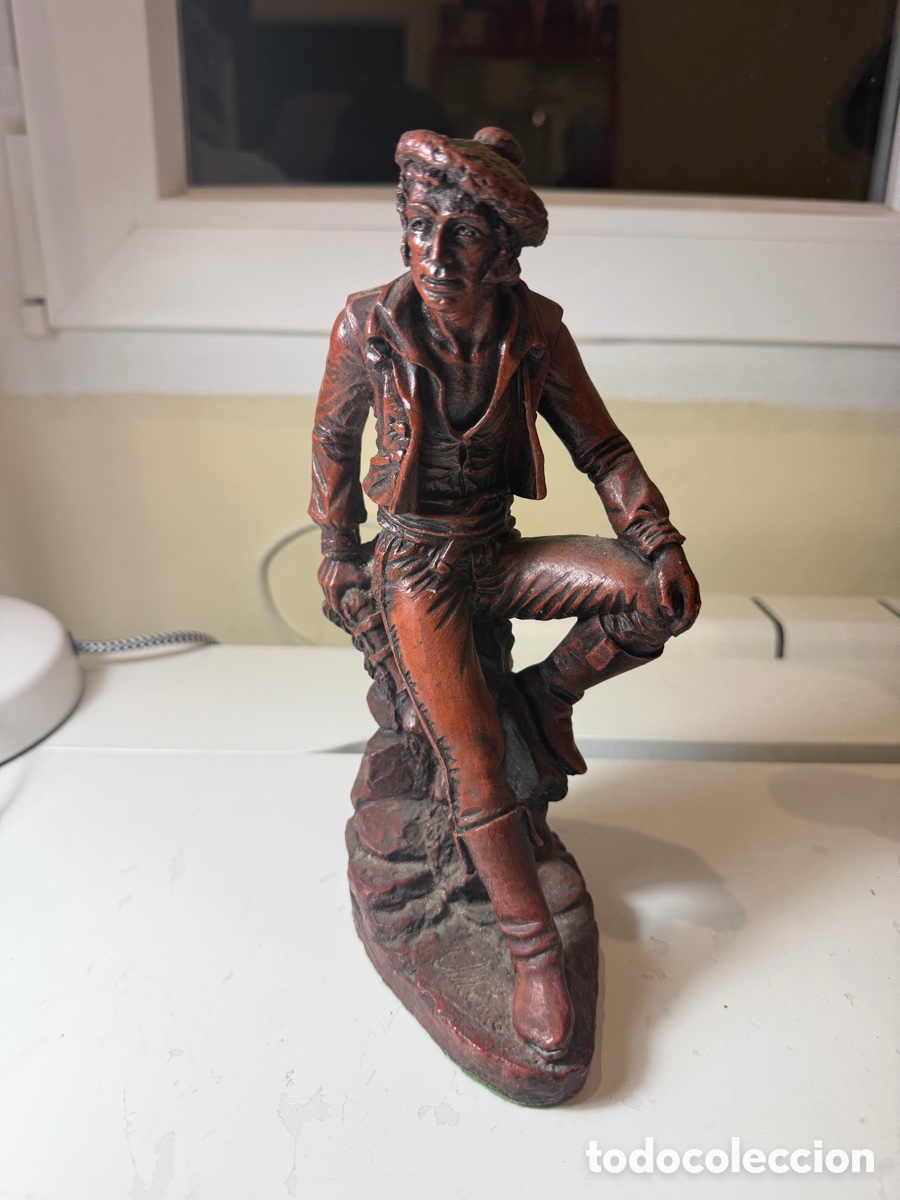 Antig&uuml;edades: Figura bandolero majo sentado resina vintage