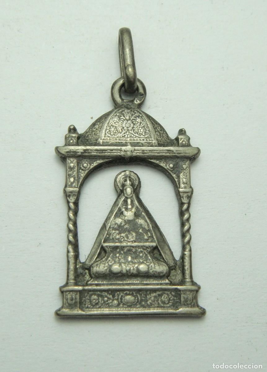 Antig&uuml;edades: Medalla de Ntra. Sra. de la Caridad (Patrona de Sanl&uacute;car de Barrameda) &middot; Plata &middot; ca. 1920&ndash;1950