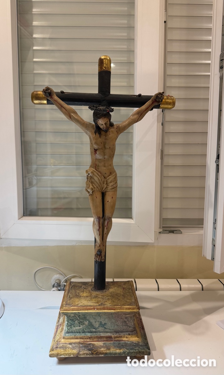 Antig&uuml;edades: Cristo crucificado antiguo, cruz y peana