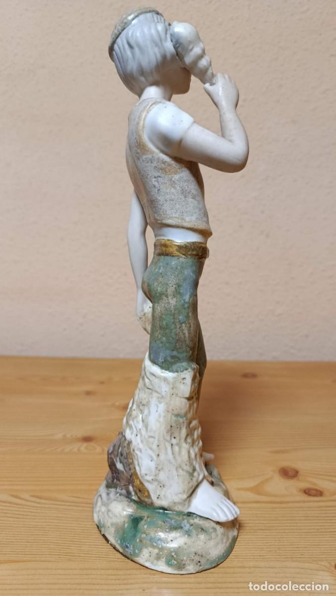Antig&uuml;edades: Figura cer&aacute;mica Ingl&eacute;s Valencia pastor con caracola y cordero 29 cm