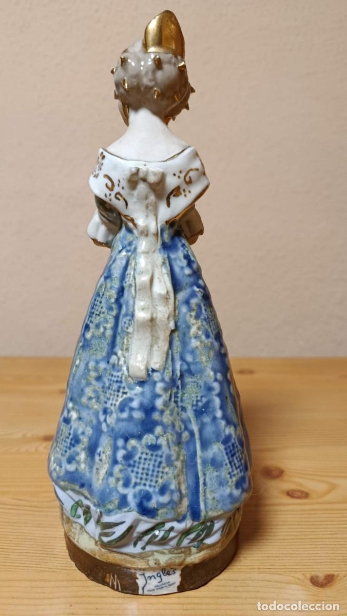 Antig&uuml;edades: Figura cer&aacute;mica Ingl&eacute;s Valencia valenciana con frutas y rosas 24 cm
