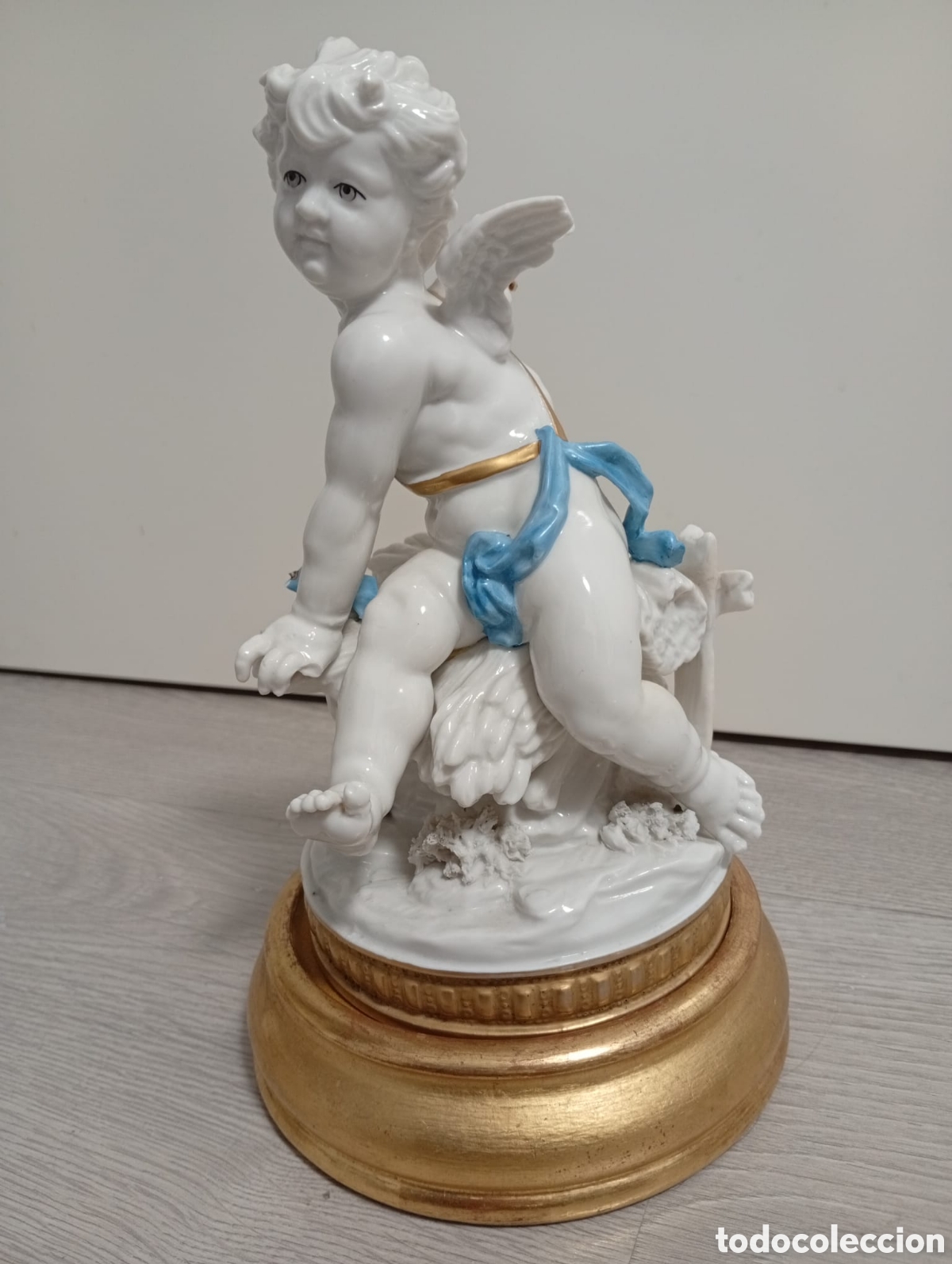 Antig&uuml;edades: Figura de Querub&iacute;n en Porcelana Algora con peana