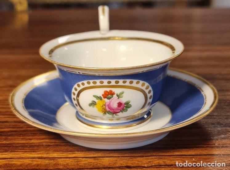 Antig&uuml;edades: Taza y platillo Nymphenburg azul cobalto y oro, porcelana b&aacute;vara pintada a mano, circa 1890-1919