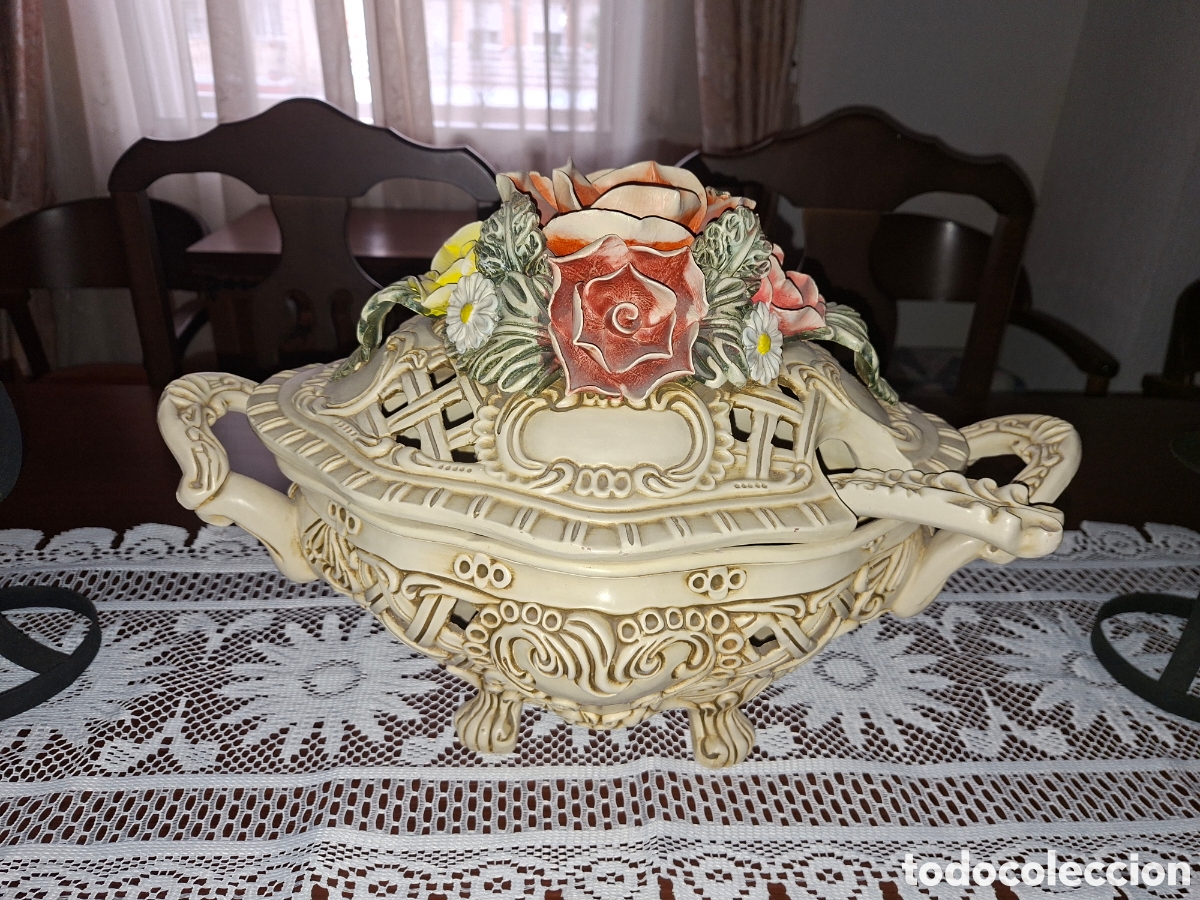 Antig&uuml;edades: Sopera de ceramica con flores - Foto 1