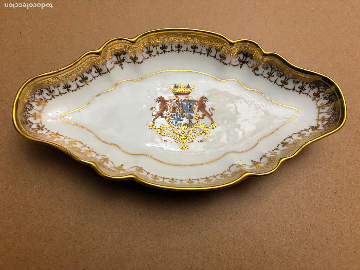 Antig&uuml;edades: Peque&ntilde;a fuente con her&aacute;ldica espa&ntilde;ola, seguramente de porcelana de Meissen