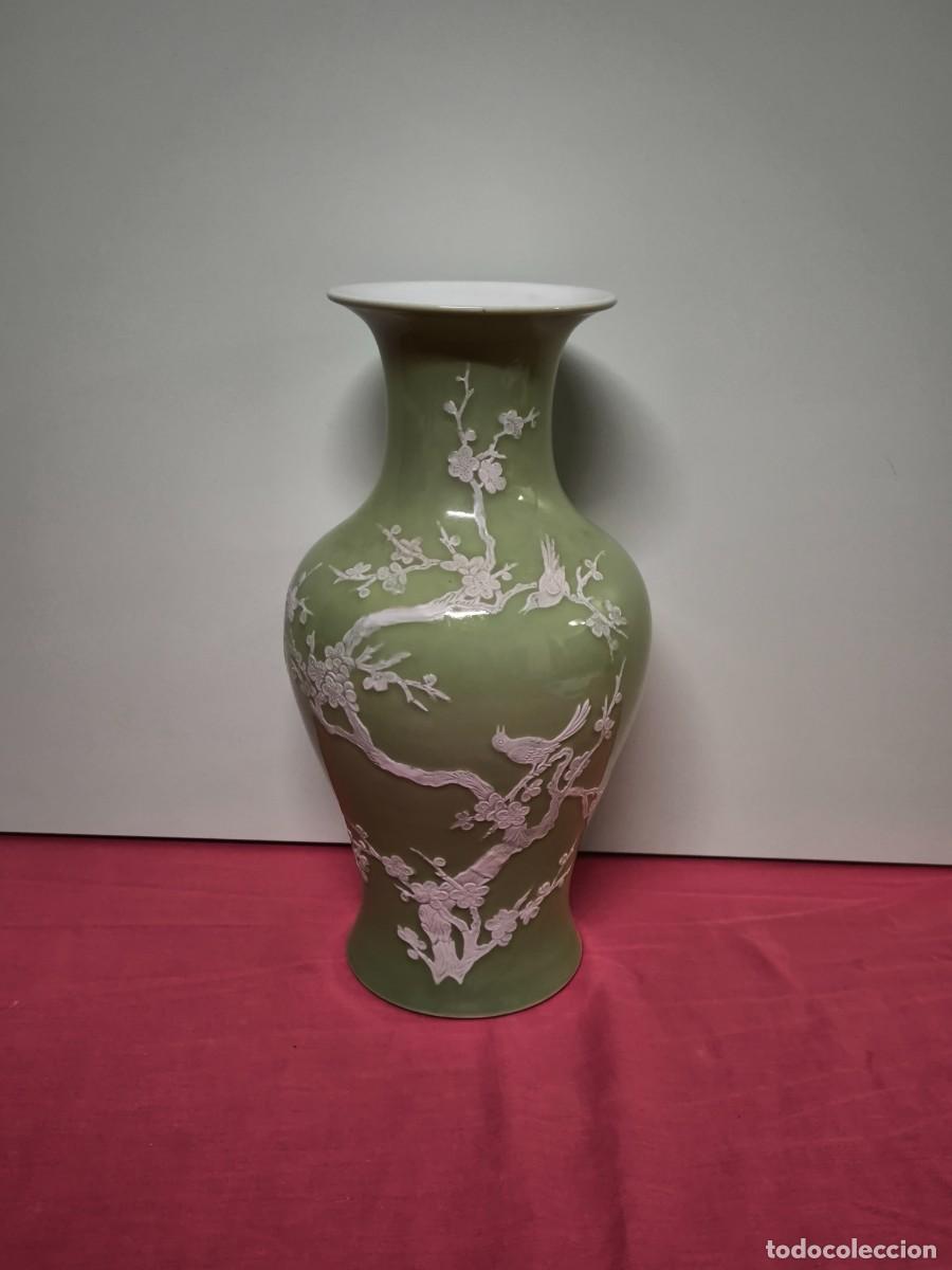 Antig&uuml;edades: JARRON CHINO REALIZADO EN PORCELANA VERDE CELADON