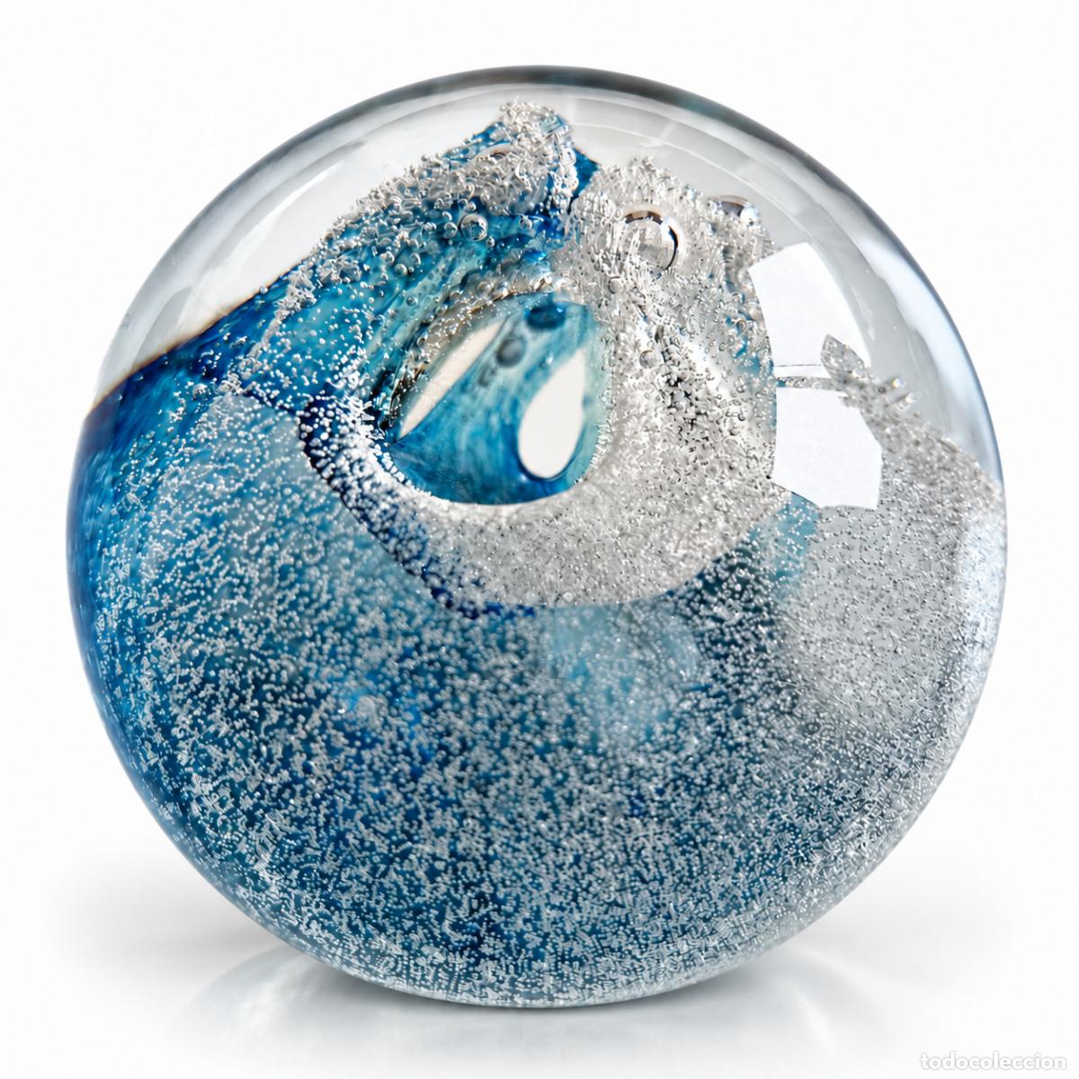 Antig&uuml;edades: Beautiful vintage Murano art glass paperweight featuring a three-dimensional floral arrangement enca