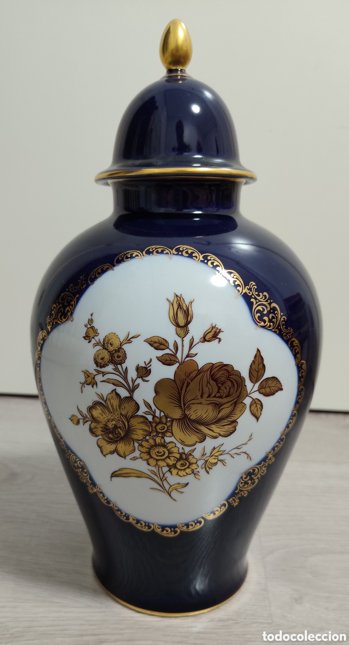 Antig&uuml;edades: Jarr&oacute;n de Porcelana de Baviera Azul y Dorado