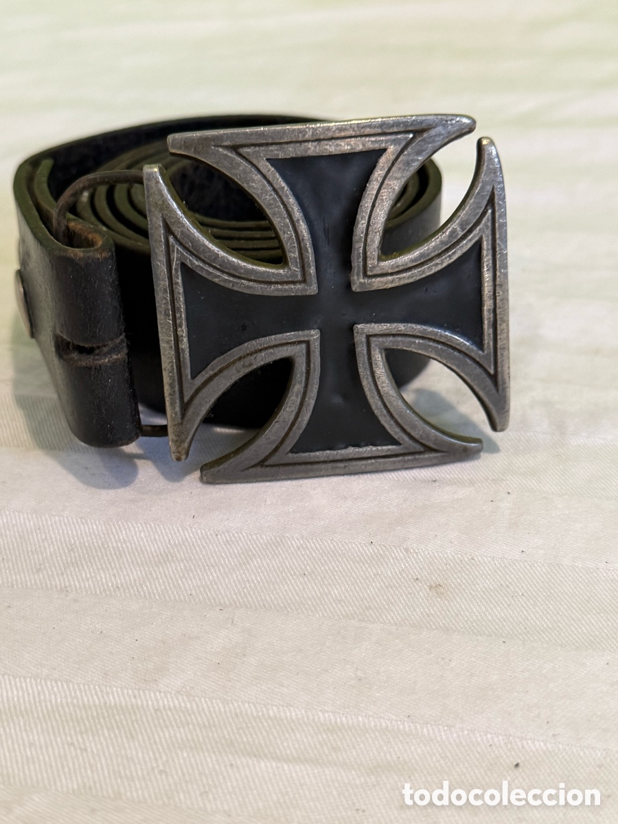 Antig&uuml;edades: CINTUR&Oacute;N VINTAGE DE CUERO NEGRO CON HEBILLA CRUZ DE MALTA &ndash; TIME POWER 4559