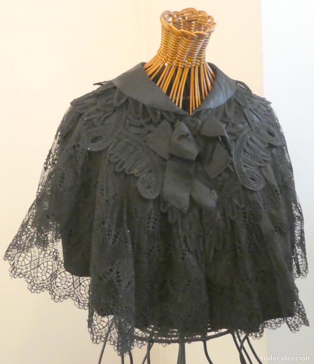 Antig&uuml;edades: ANTIGUA CAPA DE ENCAJE S.XIX - Foto 10