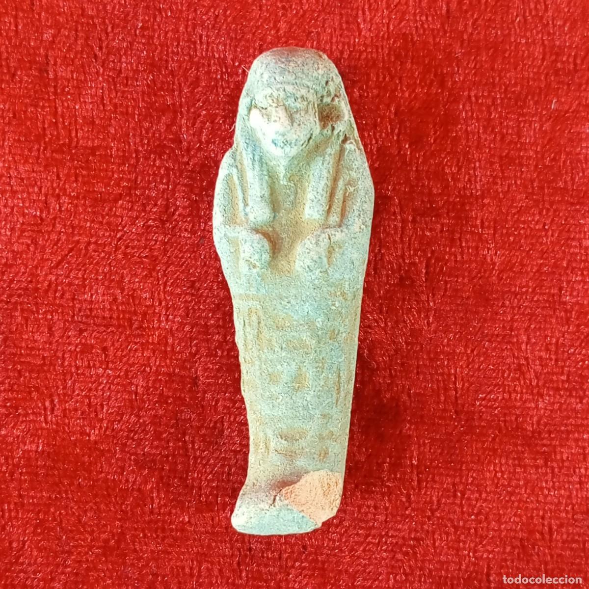 Antig&uuml;edades: FIGURA DECORATIVA DE UN ANTIGUO USHABTI EGIPCIO - LOZA VIDRIADA COLOR VERDE TURQUESA - 5,4 CM