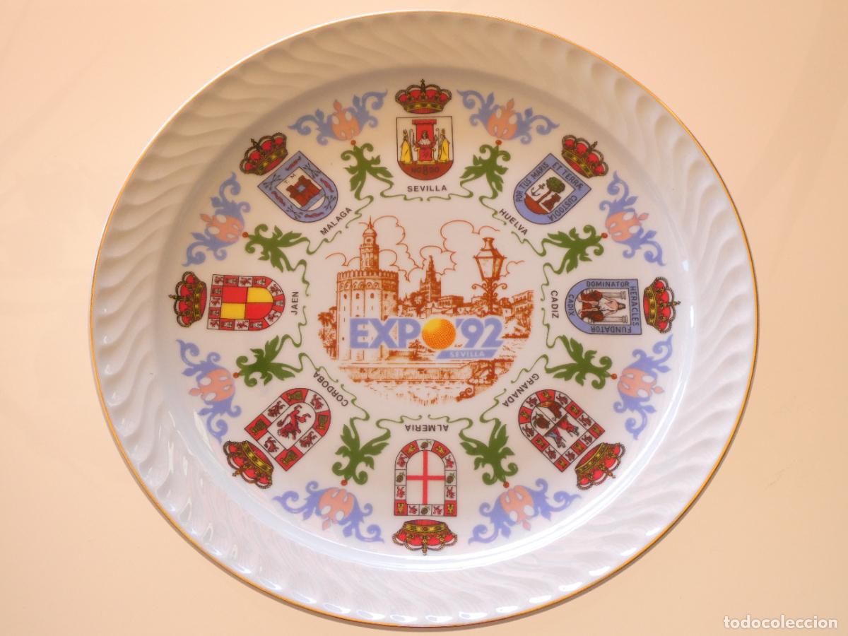Antig&uuml;edades: PLATO DE CER&Aacute;MICA DE LA EXPO 92 1992 SEVILLA. ESCUDOS HER&Aacute;LDICOS ANDALUC&Iacute;A. 26CM. 500GR