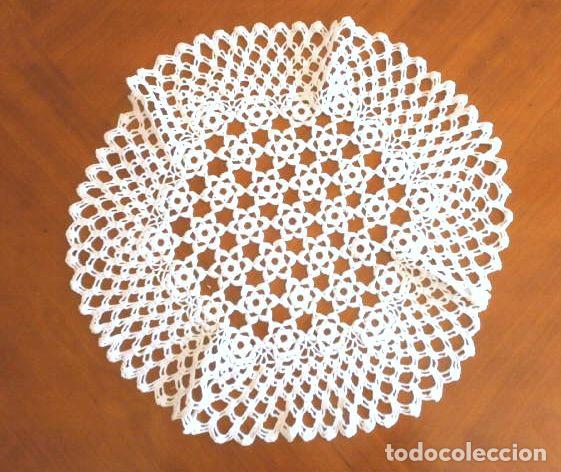 Antig&uuml;edades: Tapete redondo 43 cm di&aacute;metro - Ganchillo a mano. Blanco. Procedencia Soria